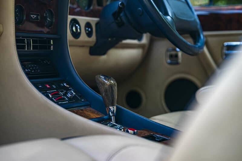 Image 44/50 of Bentley Continental T (1997)