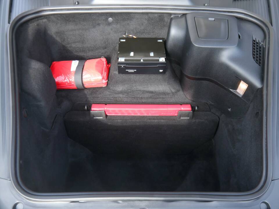 Image 34/50 of Porsche 911 Carrera S (2004)