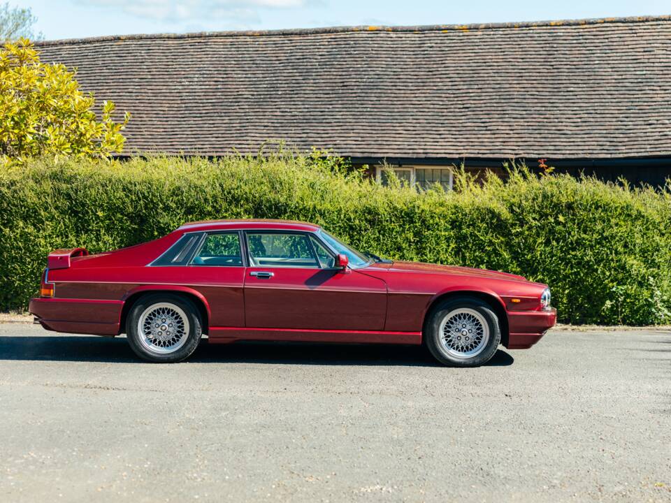 Image 15/50 of Jaguar XJR-S V12 Le Mans (1991)