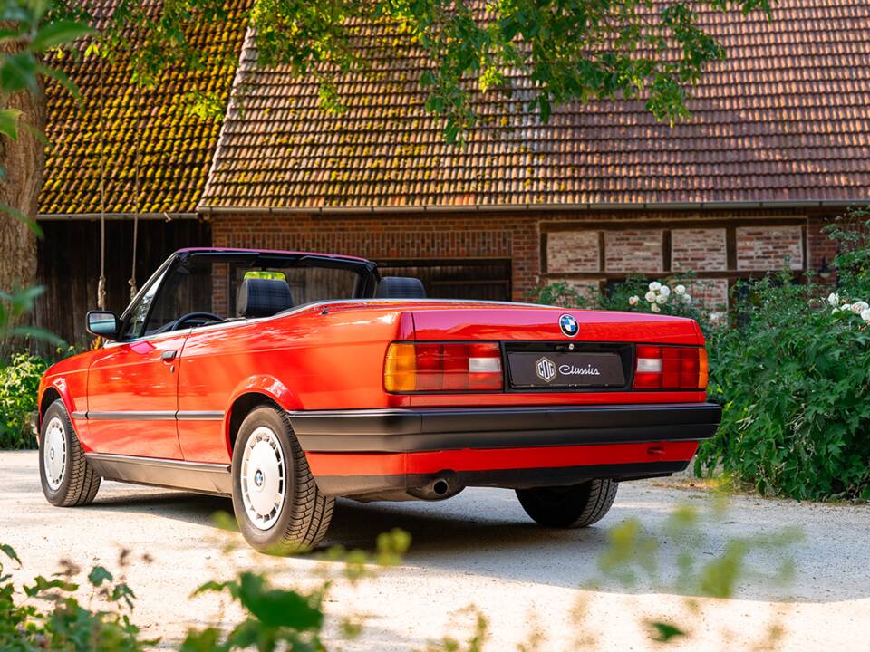 Immagine 7/33 di BMW 318i (1991)
