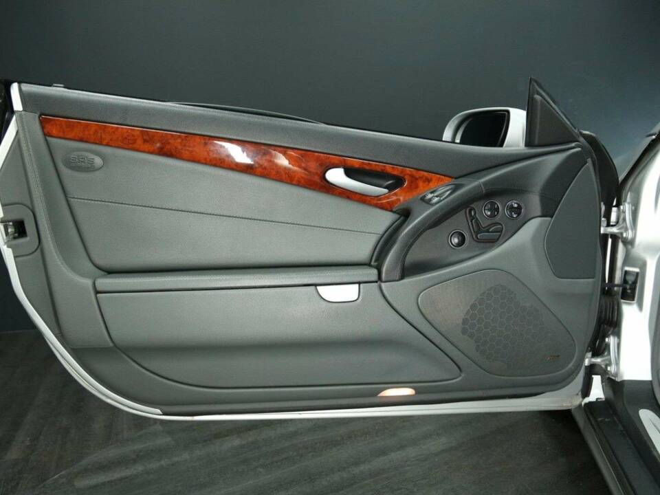 Immagine 10/30 di Mercedes-Benz SL 500 (2006)
