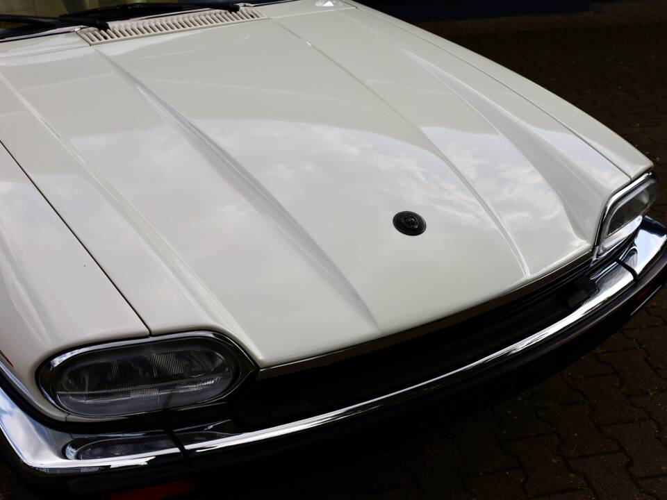 Image 22/29 of Jaguar XJS 4.0 (1991)