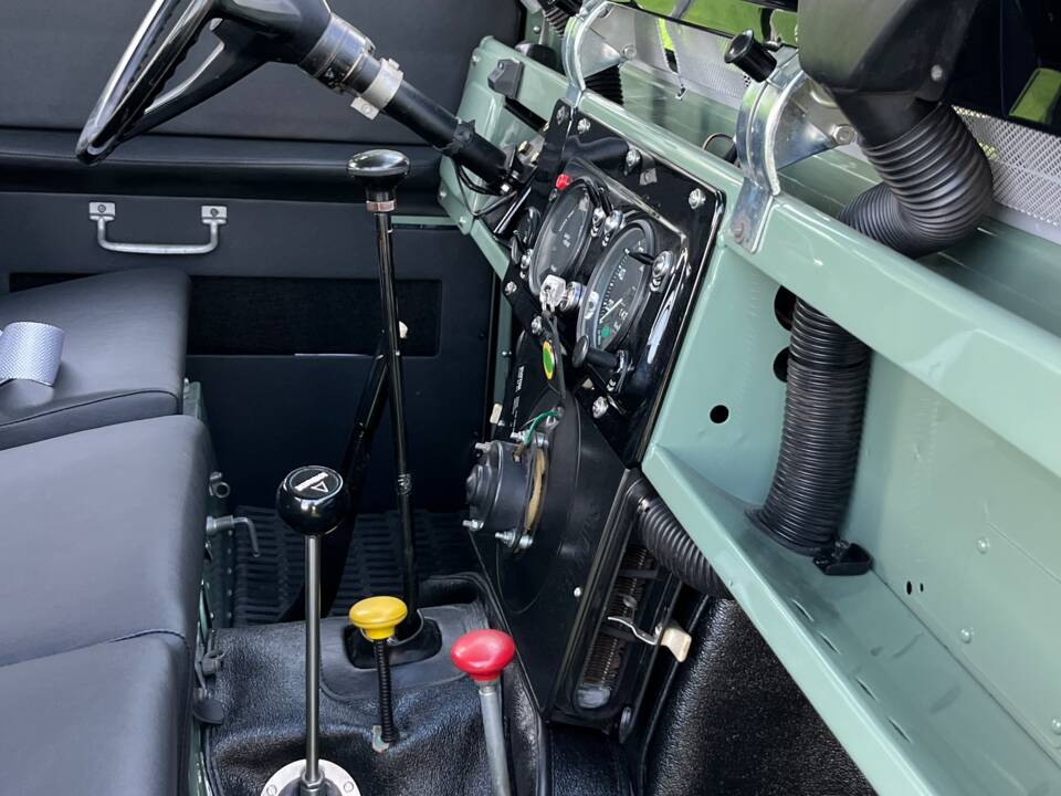 Imagen 64/99 de Land Rover 109 (1970)