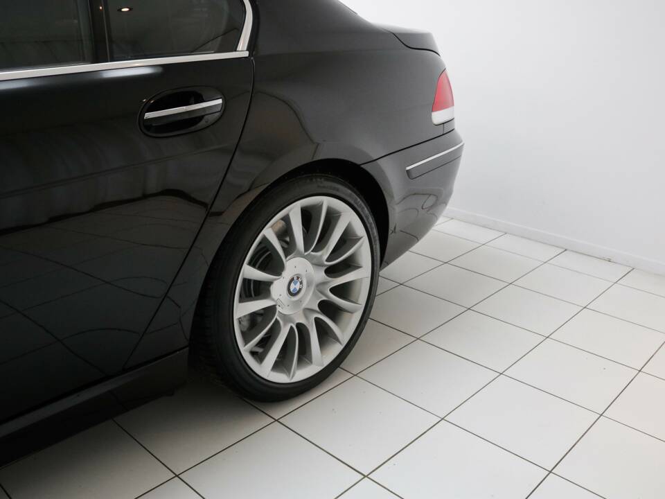 Bild 13/18 von BMW 760i (2005)