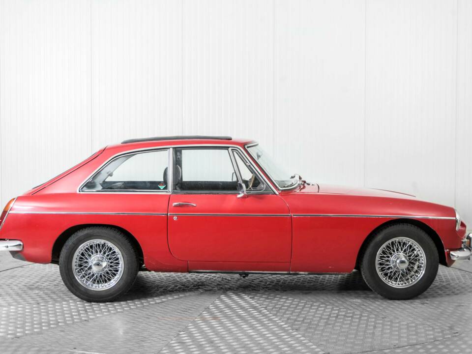 Image 10/50 of MG MGB GT (1967)