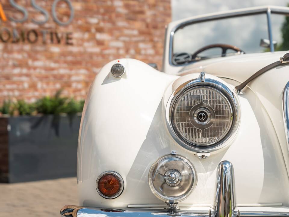 Image 9/58 of Jaguar XK 140 SE DHC (1955)