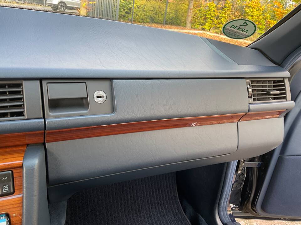 Image 62/149 of Mercedes-Benz 320 TE (1993)