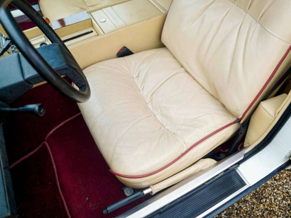 Image 11/28 of Aston Martin Lagonda (1982)