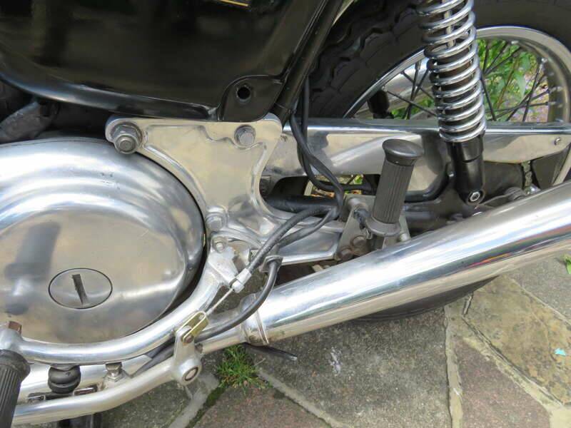 Image 30/47 of Norton Commando 850 Roadster (1974)