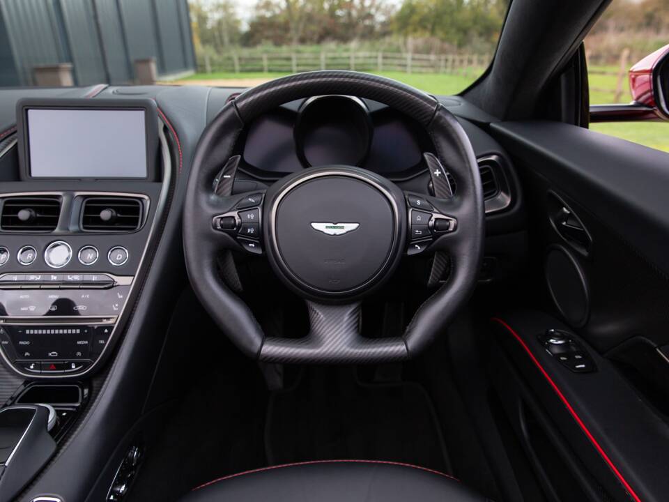 Immagine 51/84 di Aston Martin DBS 770 Ultimate Volante (2023)