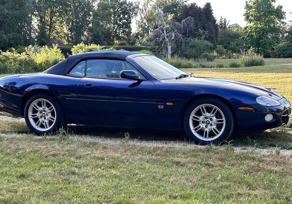 Image 36/36 of Jaguar XK8 4.0 (2001)