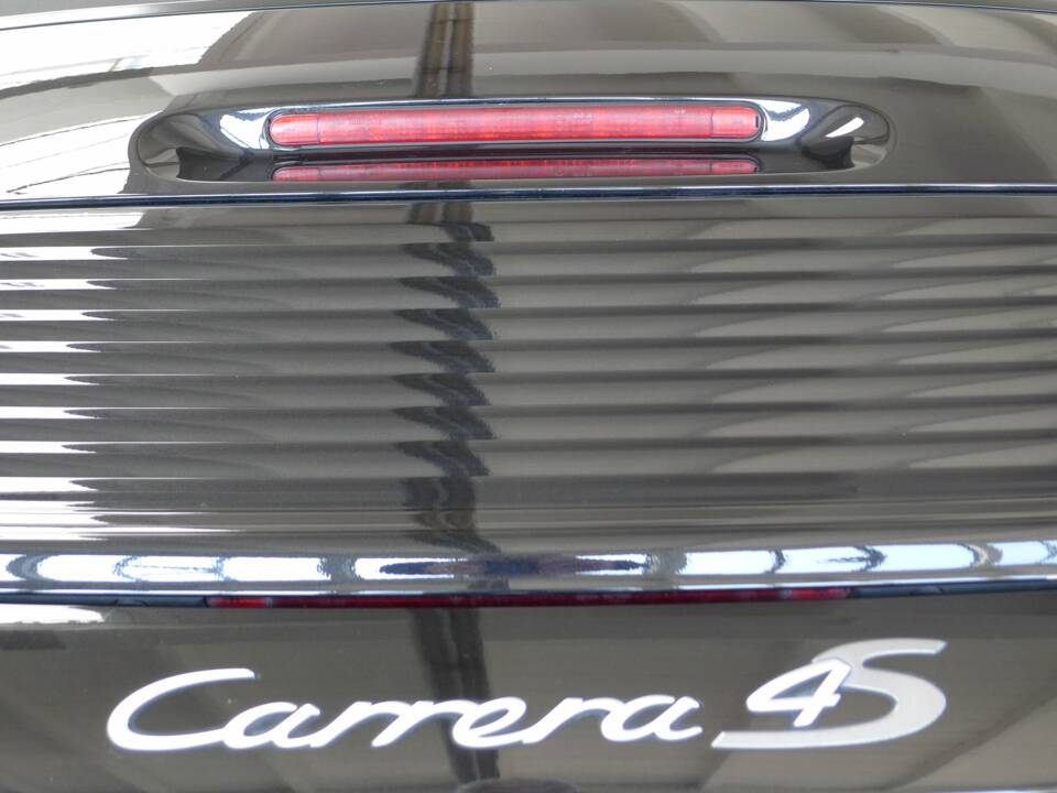 Image 30/41 of Porsche 911 Carrera 4S (2004)