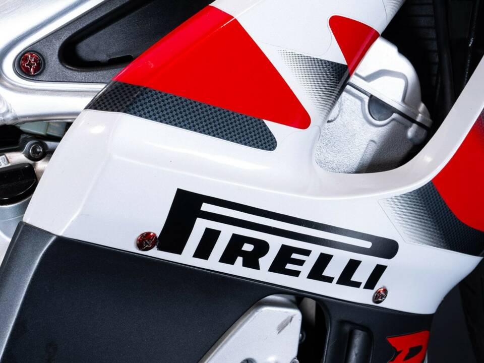 Image 33/49 of Yamaha YZF 600 R6 (1999)