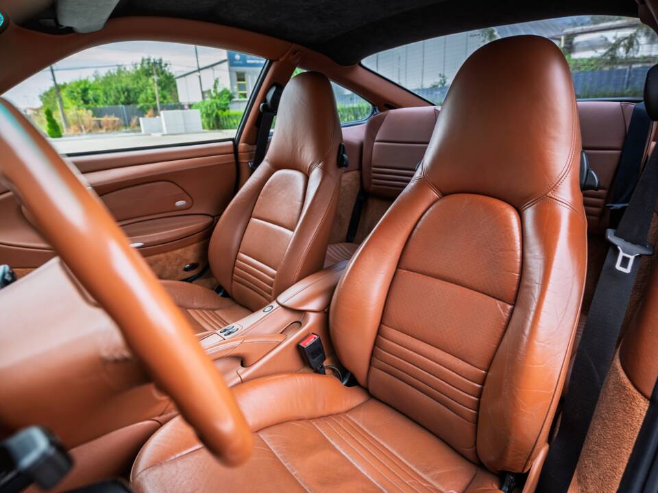 Image 31/63 of Porsche 911 Carrera 4S (2004)