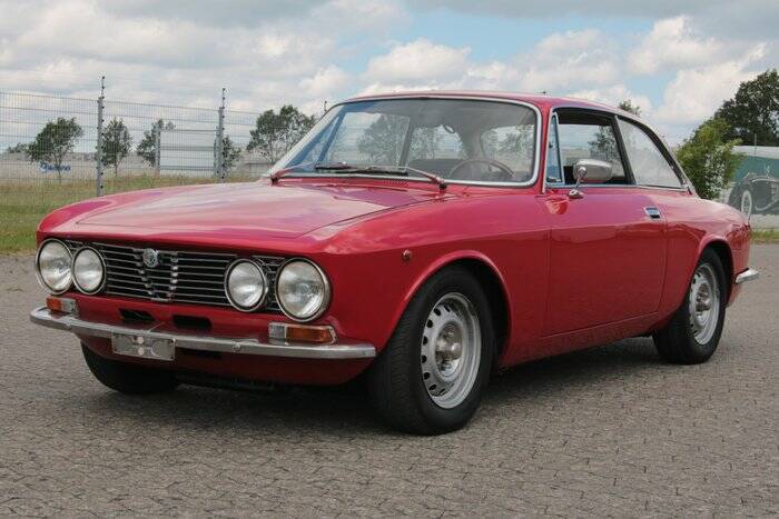 Image 1/7 of Alfa Romeo Giulia 1600 GT Junior (1976)