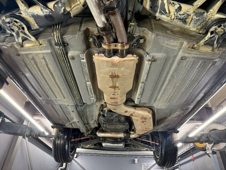 Image 31/36 of Mercedes-Benz 560 SL (1988)