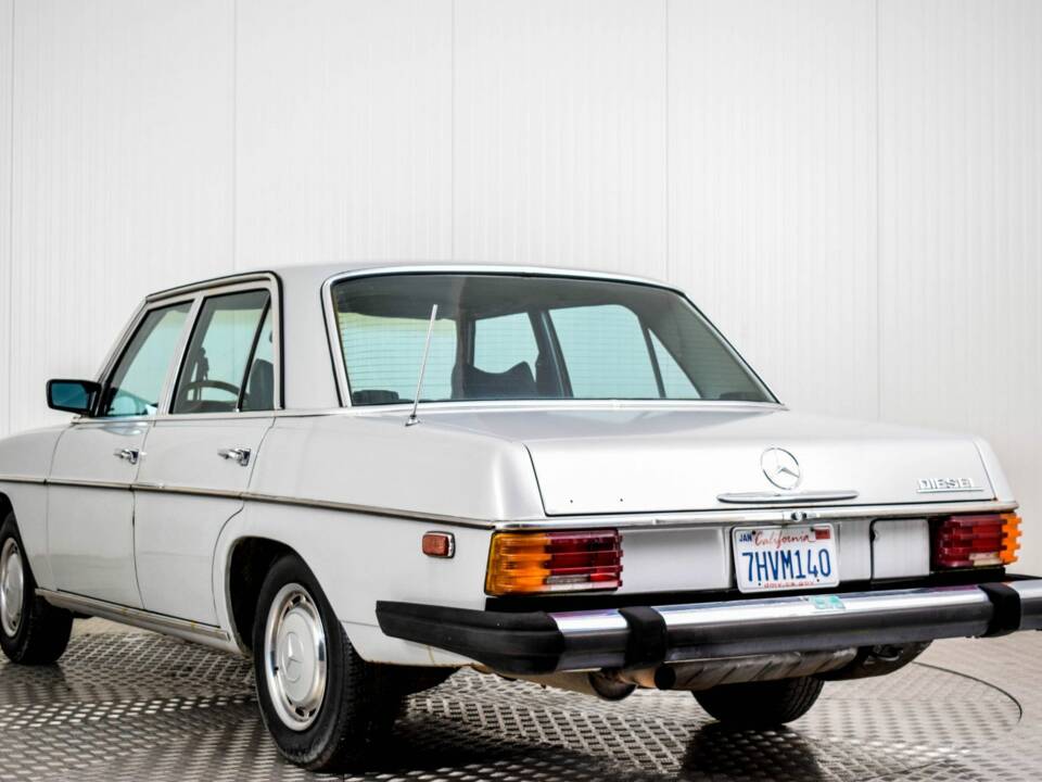 Image 14/50 of Mercedes-Benz 240 D (1976)