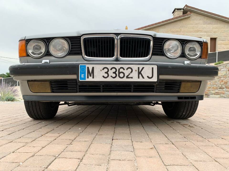 Bild 23/40 von BMW 750iL (1989)