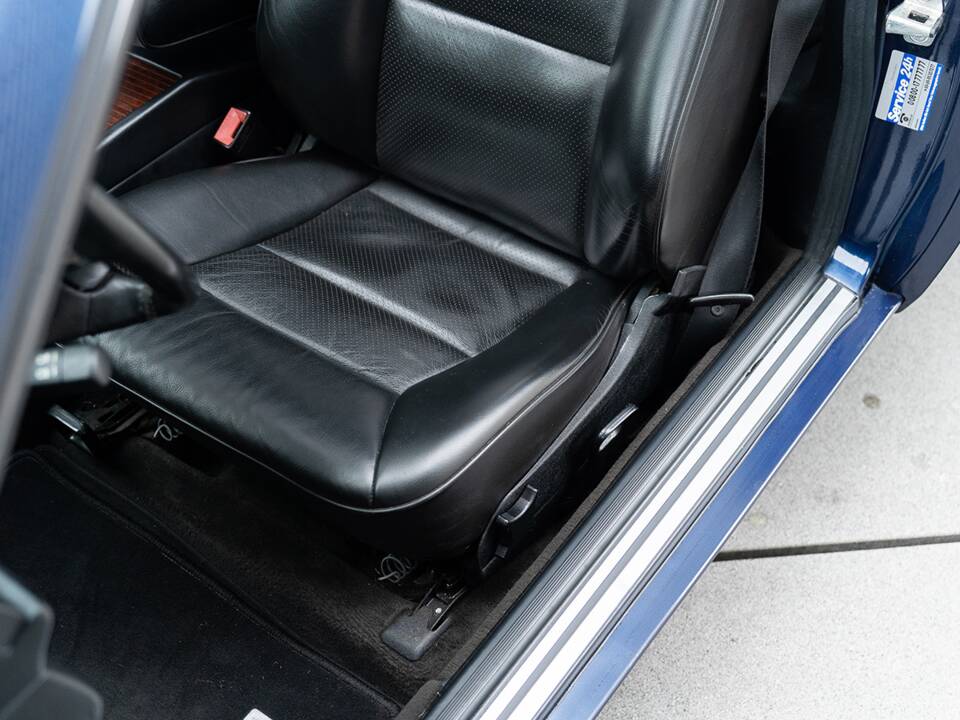 Image 27/45 of Mercedes-Benz E 220 (1995)