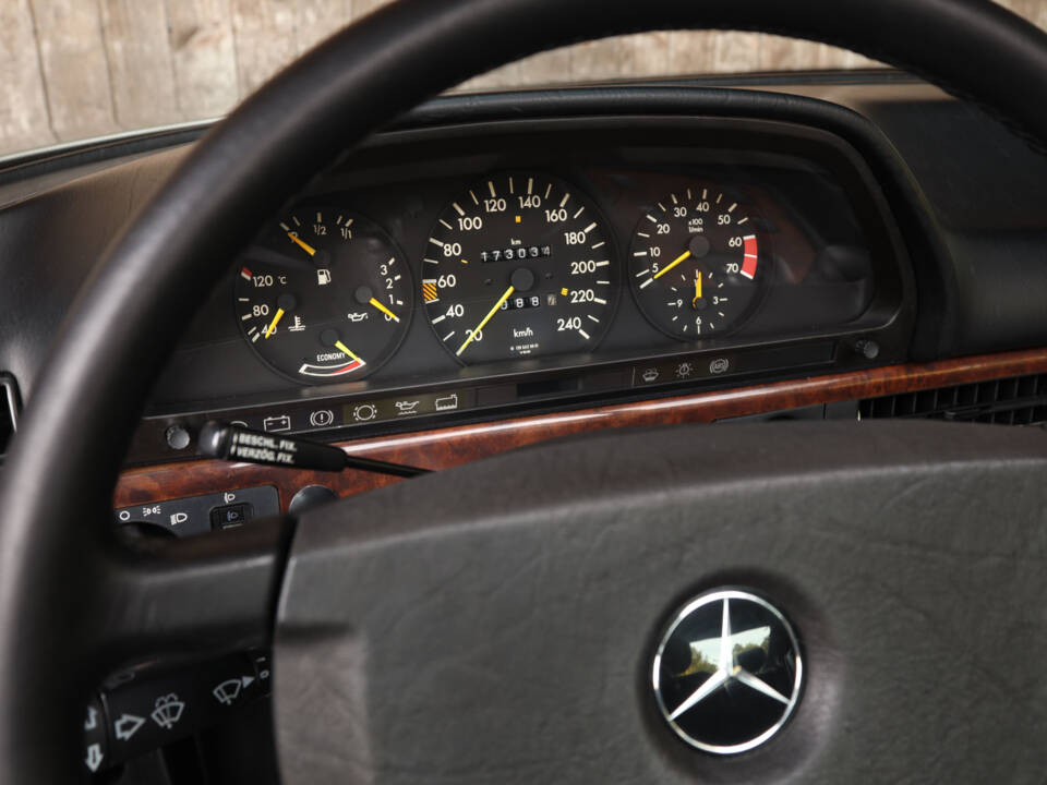 Imagen 43/63 de Mercedes-Benz 500 SEC (1985)