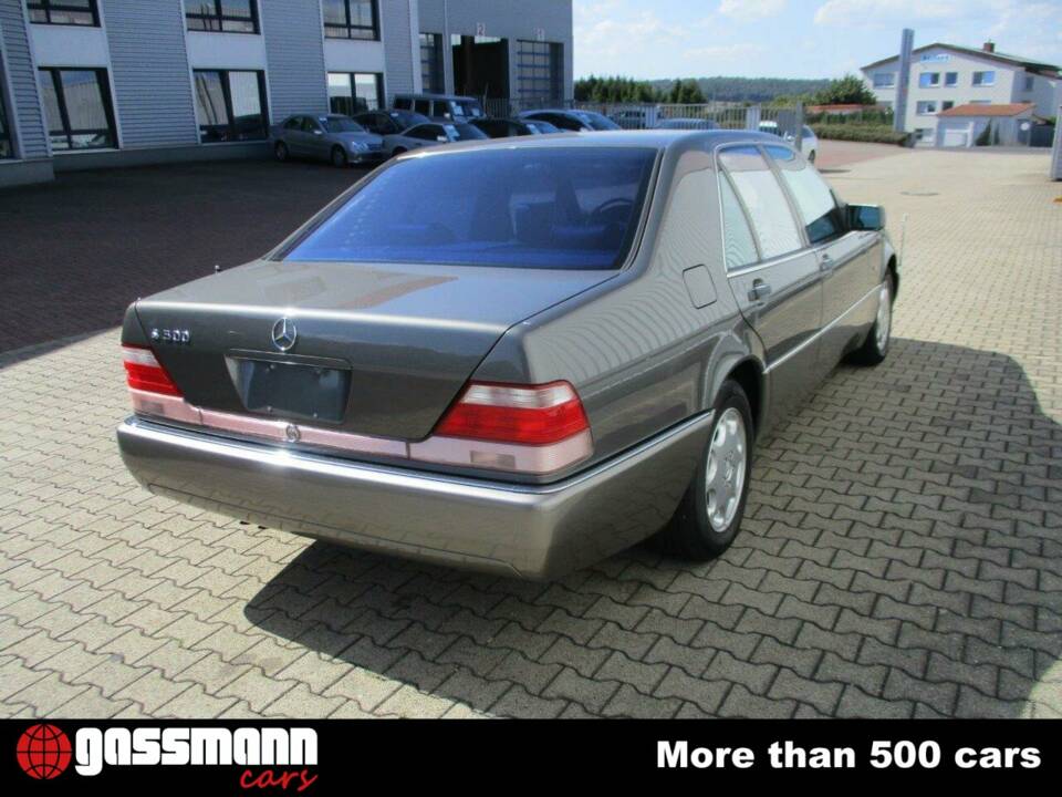 Bild 8/15 von Mercedes-Benz 300 SE (1992)