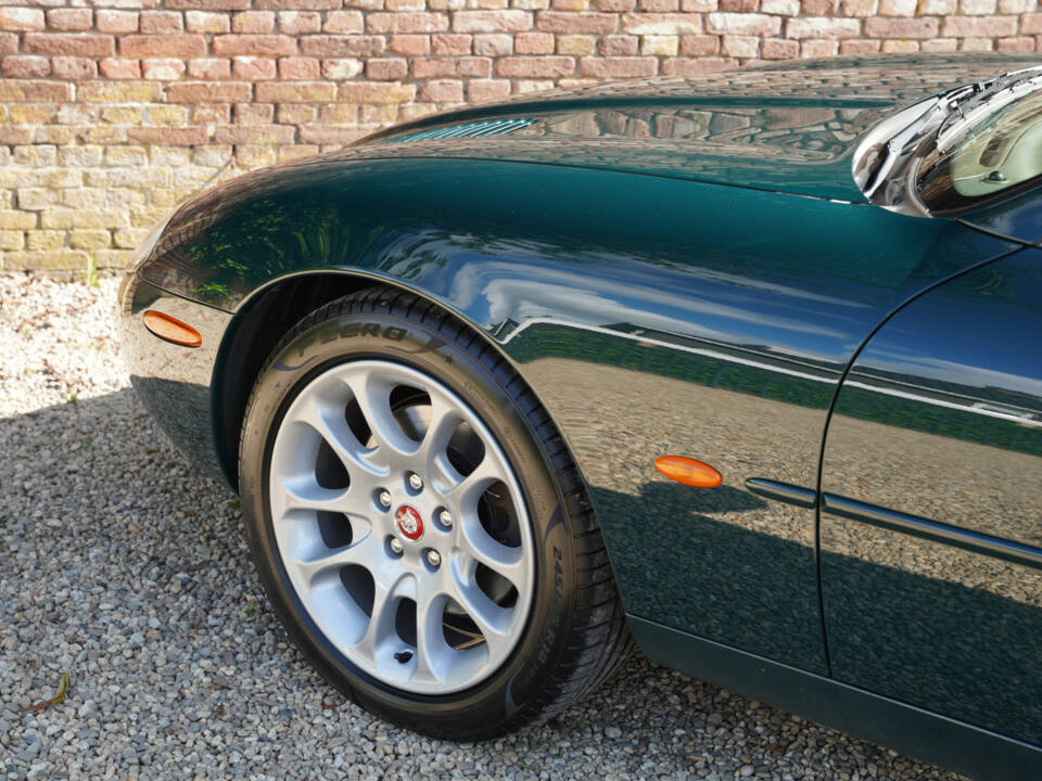 Image 29/50 of Jaguar XKR (2001)