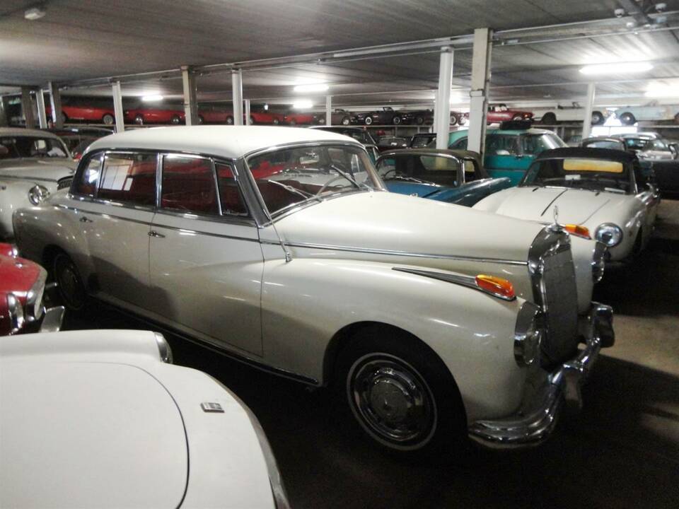 Image 22/28 de Mercedes-Benz 300 d (1960)