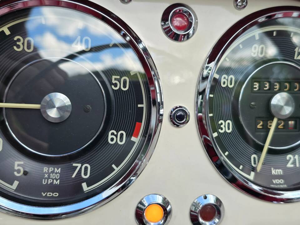 Image 10/21 of Mercedes-Benz 190 SL (1961)