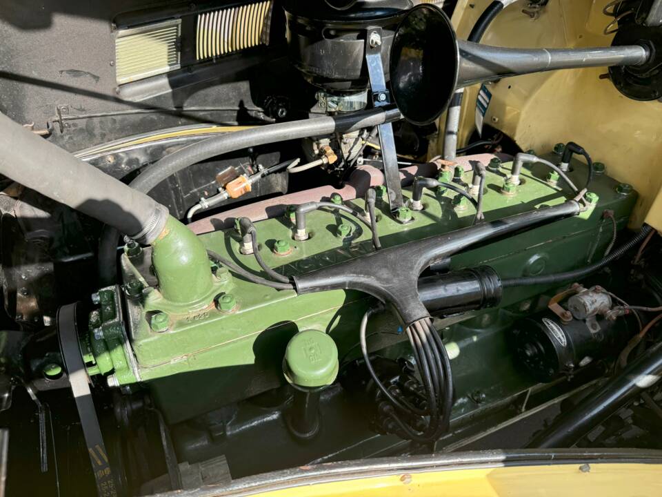 Image 34/75 of Packard One-Twenty (1936)
