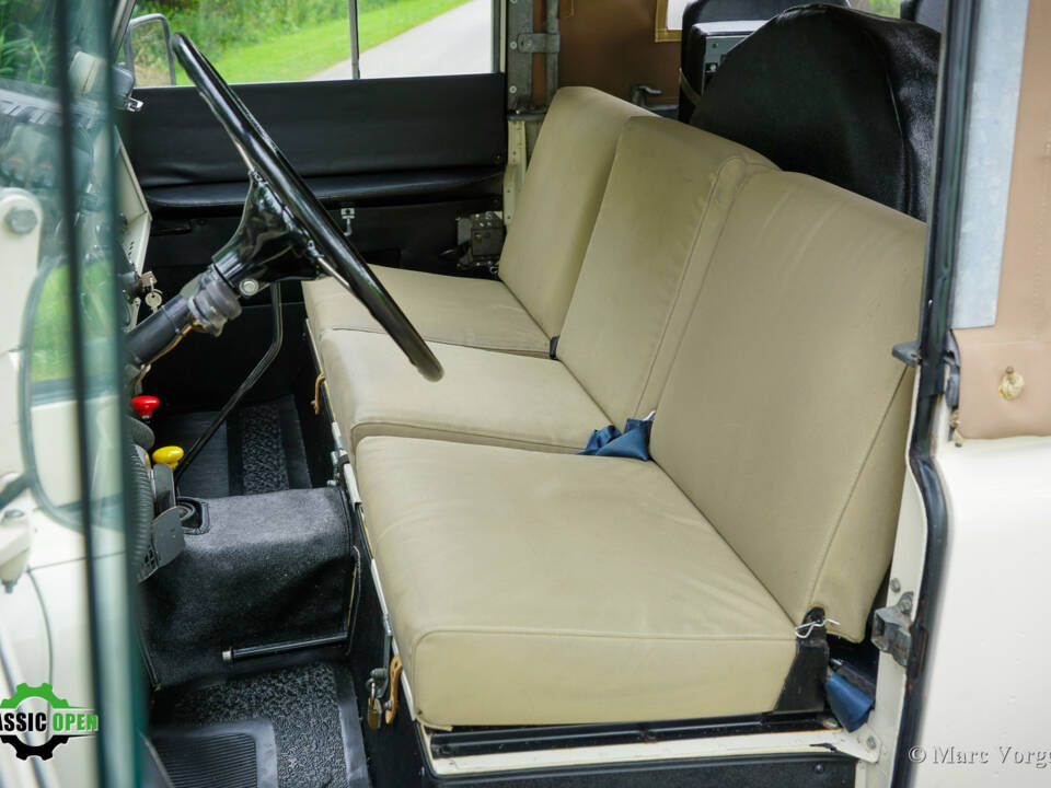 Image 15/55 of Land Rover 88 (1958)