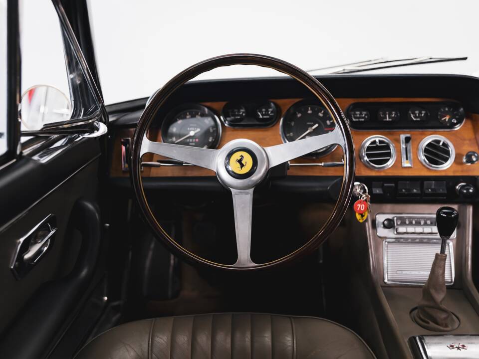 Image 79/100 of Ferrari 330 GT 2+2 (1965)