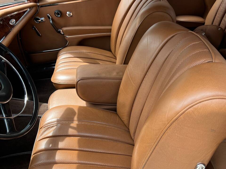 Image 14/15 of Mercedes-Benz 300 SE (1965)