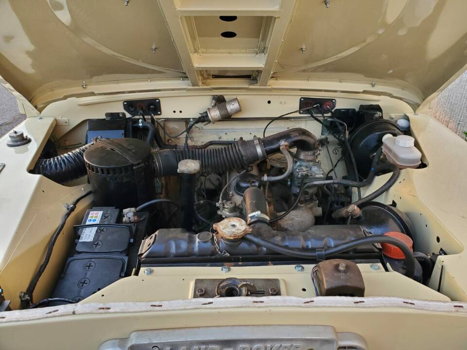 Image 16/22 of Land Rover 109 (1977)