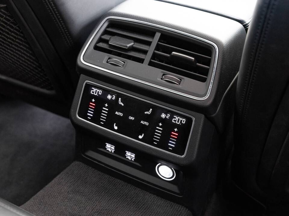 Image 33/40 of Audi RS6 Avant (2019)