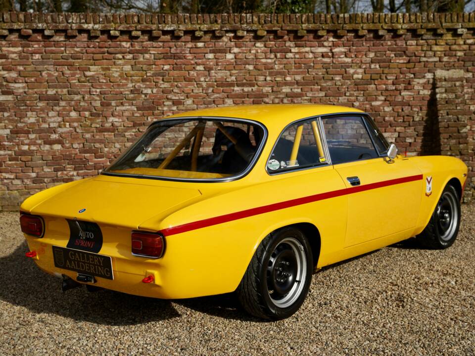 Afbeelding 46/50 van Alfa Romeo Giulia 1600 Sprint GT (1965)