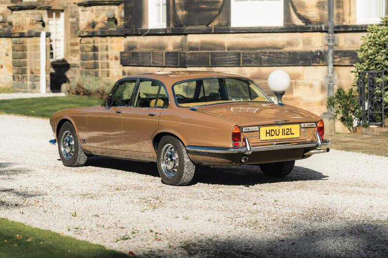 Image 9/50 of Jaguar XJ 12 (1972)