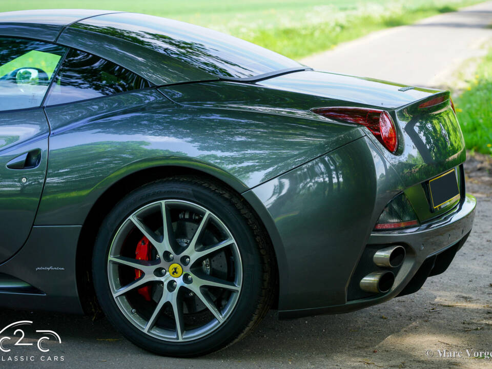 Image 68/85 de Ferrari California (2010)