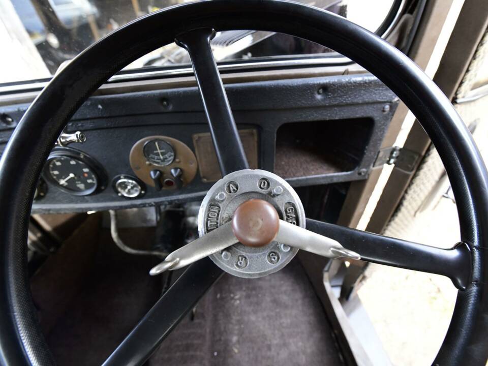 Image 25/50 of Austin 7 Saloon (1930)