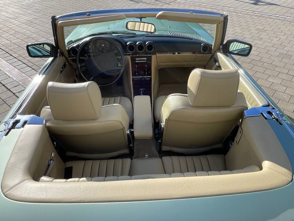 Afbeelding 19/31 van Mercedes-Benz 500 SL (1987)