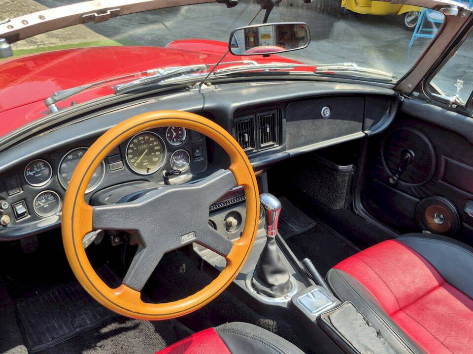 Image 24/40 of MG MGB (1979)