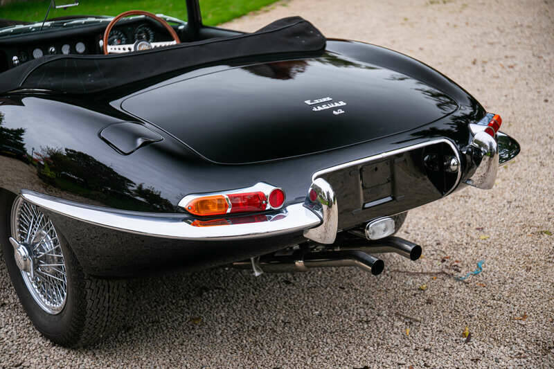 Image 9/50 de Jaguar E-Type (1967)