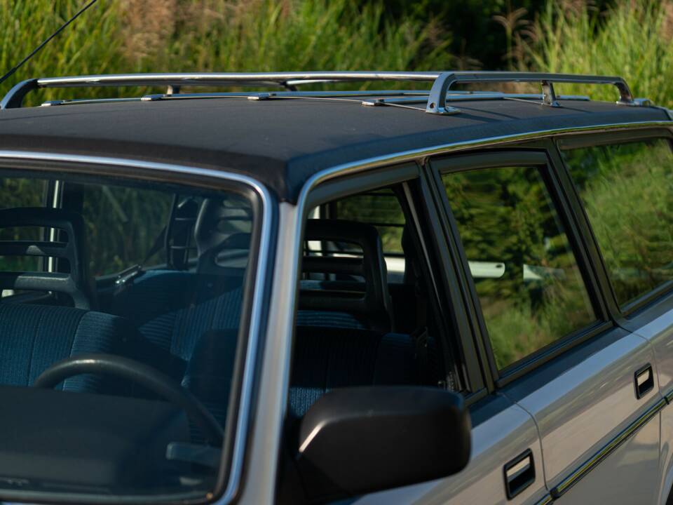 Immagine 22/43 di Volvo 240 GLE Injection (1989)