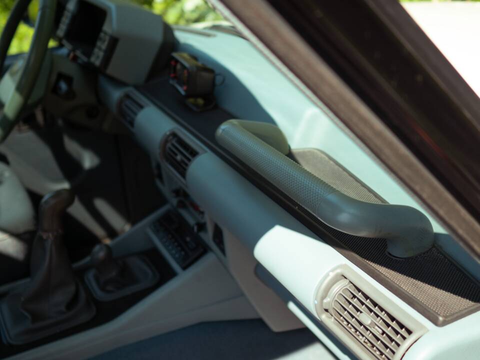 Image 7/18 of Land Rover Discovery (1990)