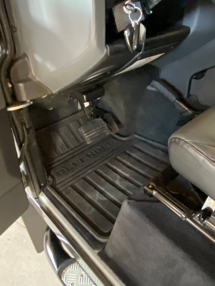 Bild 27/59 von Land Rover Defender 90 Works V8 "70th Edition" (2018)