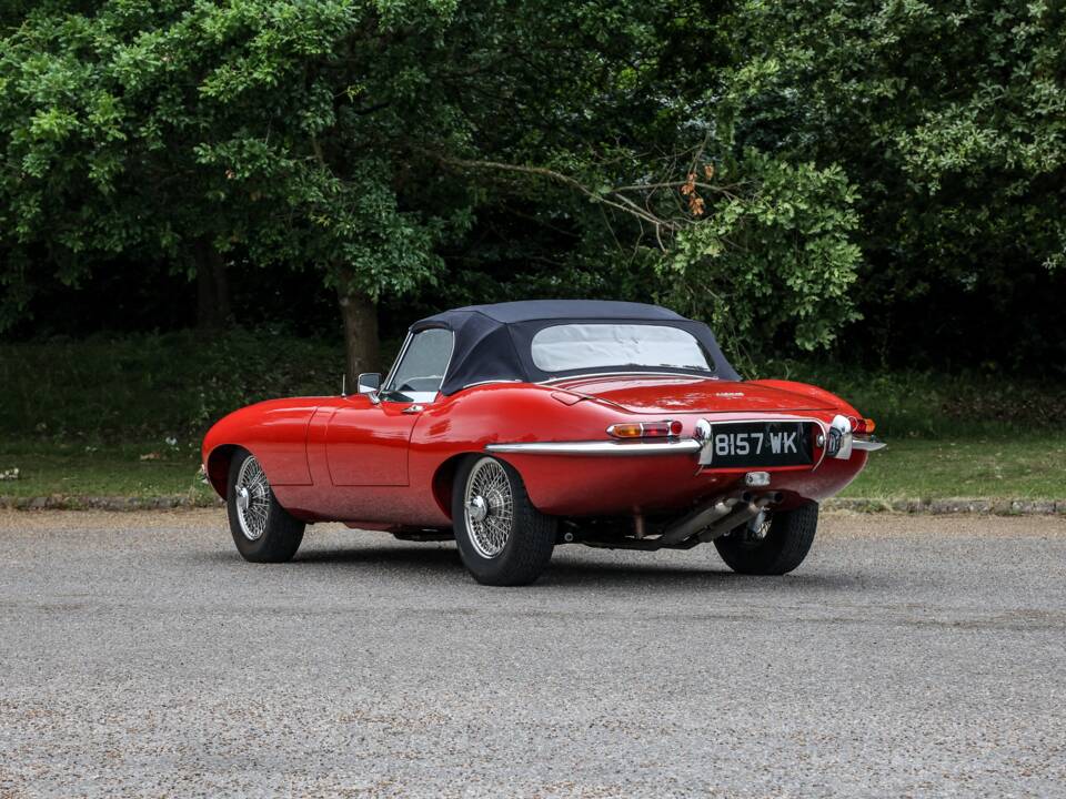 Image 19/41 de Jaguar E-Type 3.8 (1964)