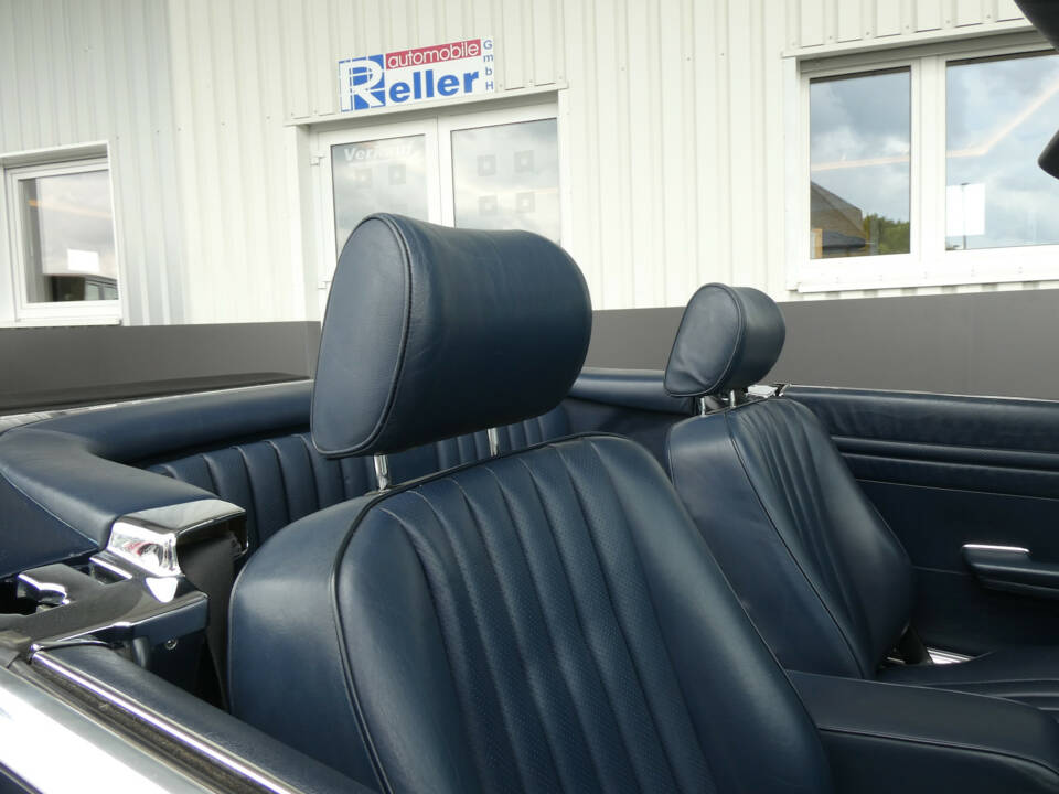 Image 15/26 of Mercedes-Benz 500 SL (1988)