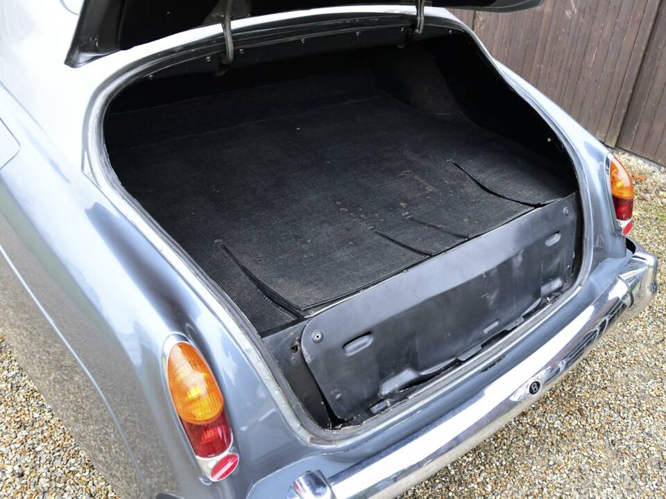 Image 47/50 of Bentley S 3 (1964)