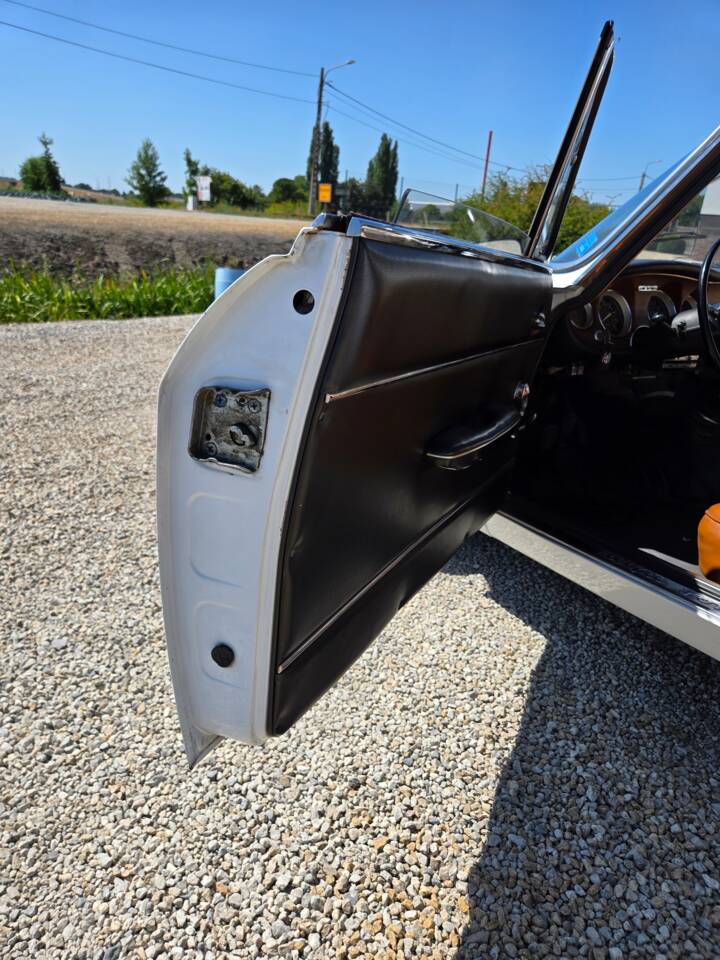 Image 25/84 of Alfa Romeo Giulia GT 1300 Junior (1968)
