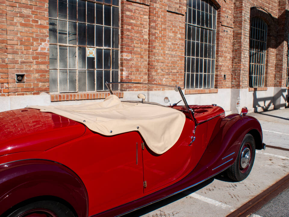 Image 13/13 of Riley 2.5 Litre RMC (1948)