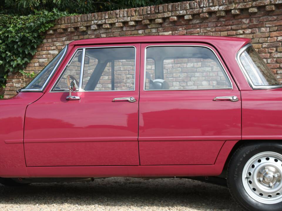 Image 41/50 de Alfa Romeo Giulia Nuova Super 1300 (1975)